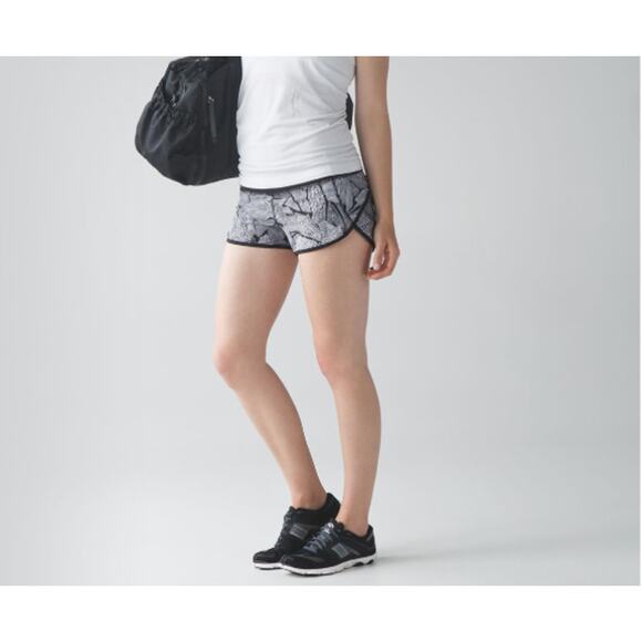 Lululemon Shorts Womens 4 Speed Short Dottie Tribe Geometric Performance Stretch - Picture 1 of 11